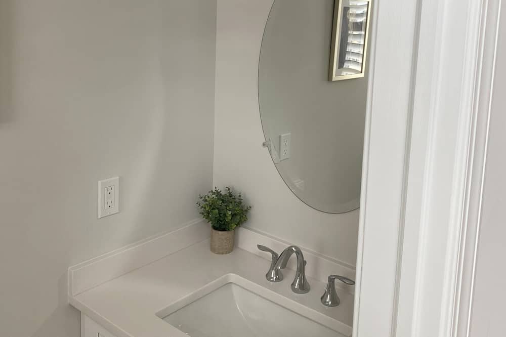 Photo of Bathroom in Townsend's Inlet