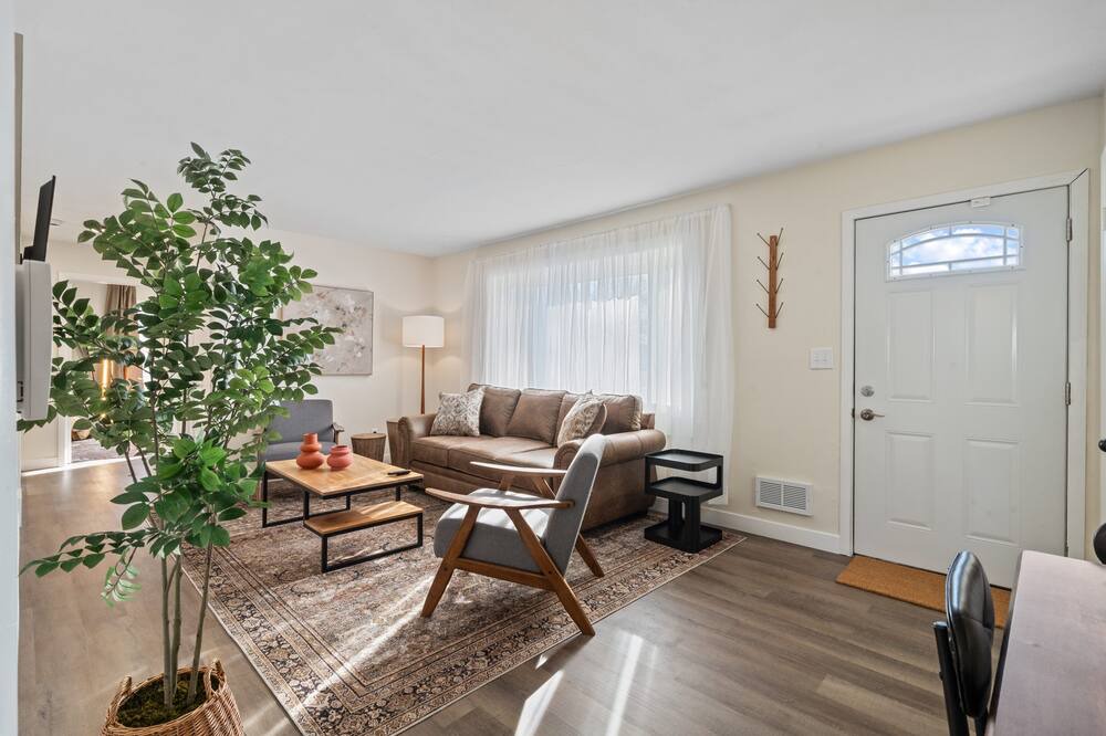 Photo of Livingroom in Iowa City