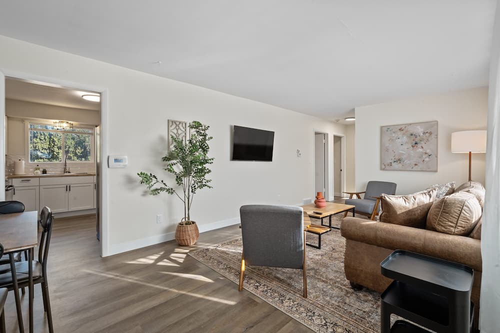Photo of Livingroom in Iowa City