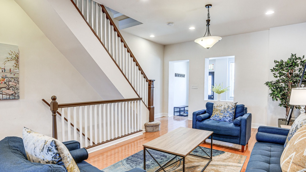 Photo of Livingroom in Greektown