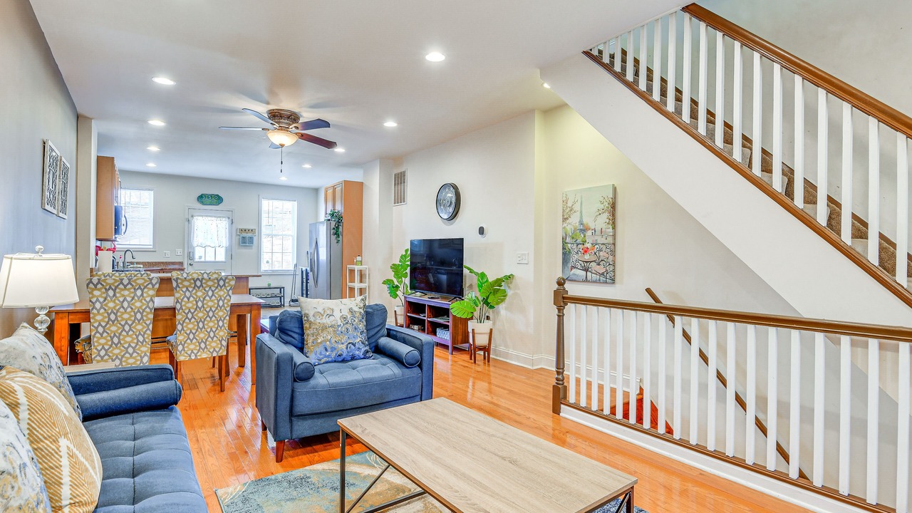 Photo of Livingroom in Greektown