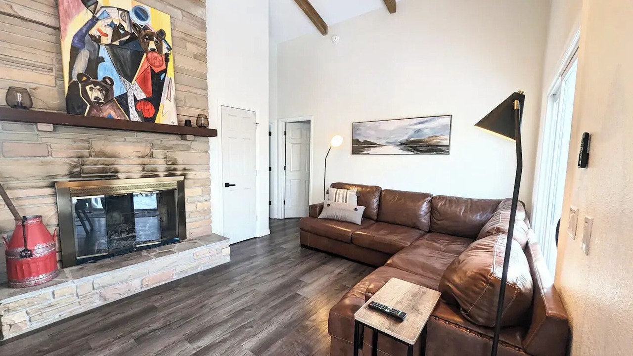 Photo of Livingroom in Charter Hills