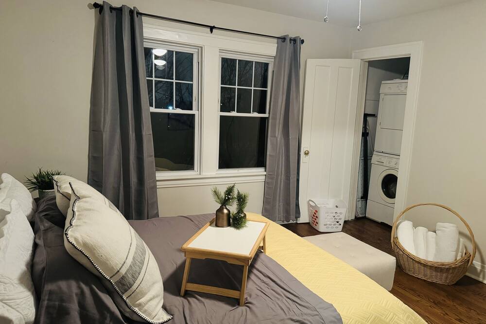 Photo of Bedroom in Elmhurst