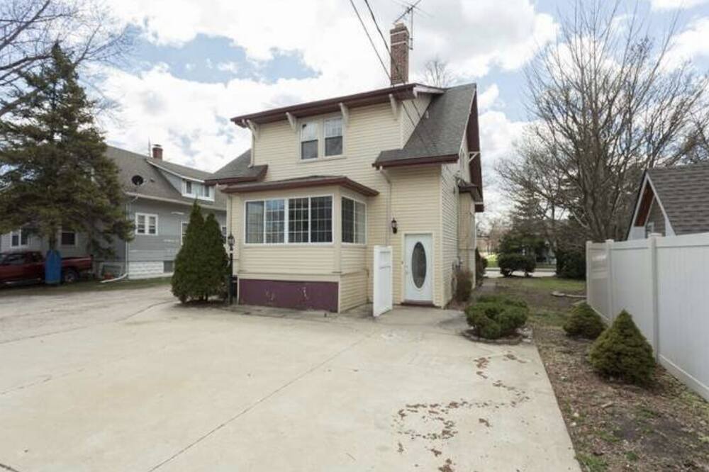 Photo of Outdoor in Elmhurst