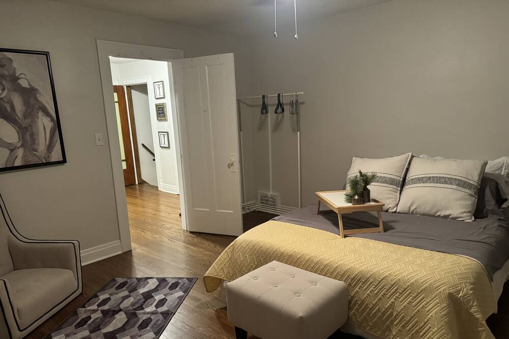 Photo of Bedroom in Elmhurst