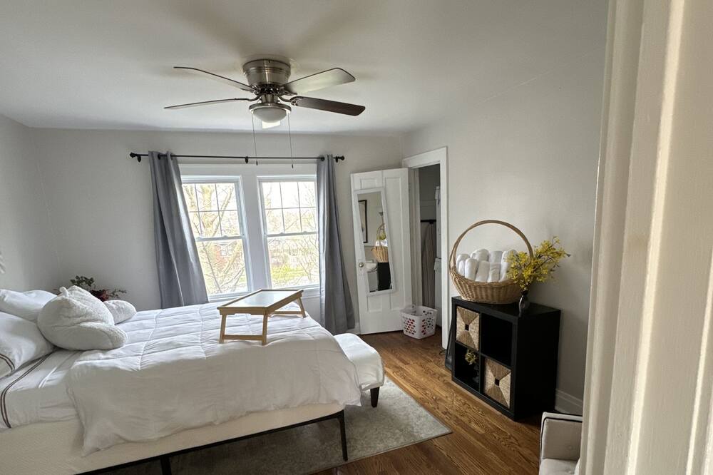 Photo of Bedroom in Elmhurst
