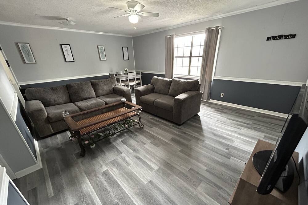 Photo of Livingroom in Calhoun
