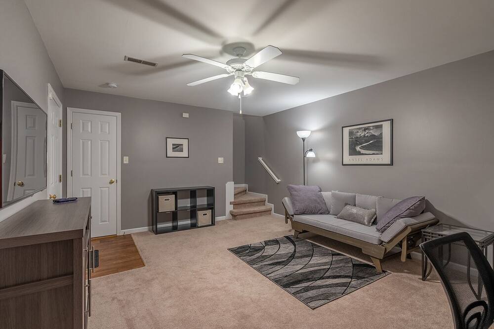 Photo of Livingroom in Ashley Oaks