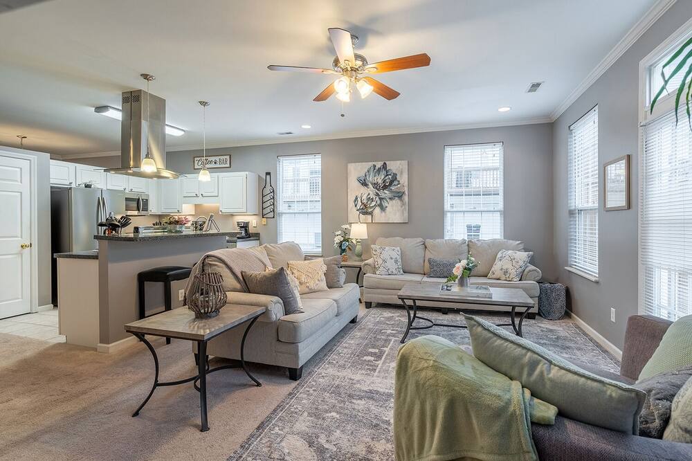 Photo of Livingroom in Ashley Oaks
