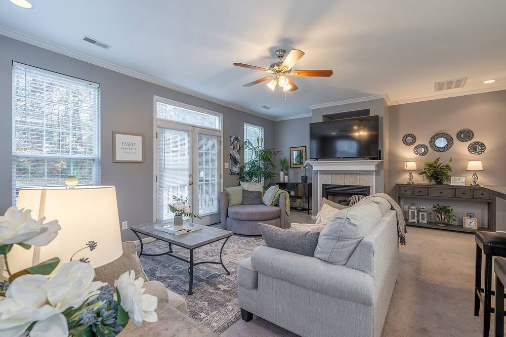 Photo of Livingroom in Ashley Oaks