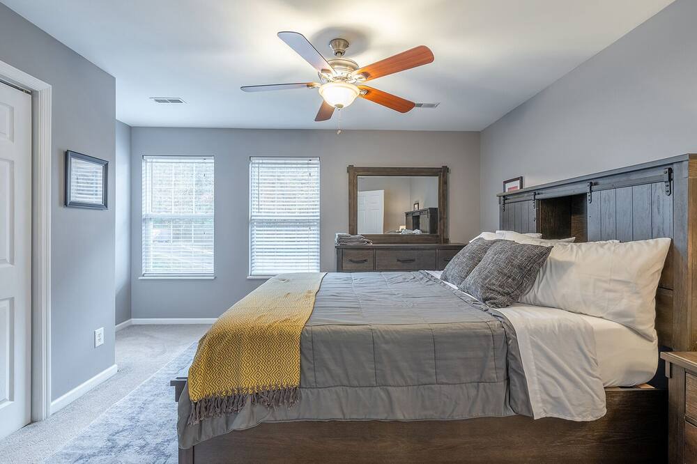Photo of Bedroom in Ashley Oaks