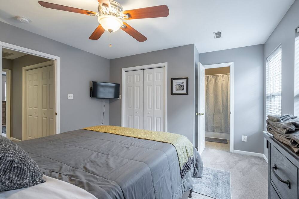 Photo of Bedroom in Ashley Oaks