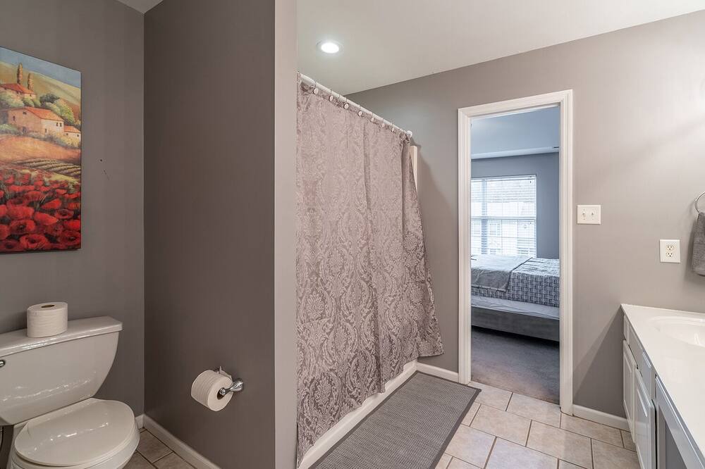 Photo of Bathroom in Ashley Oaks