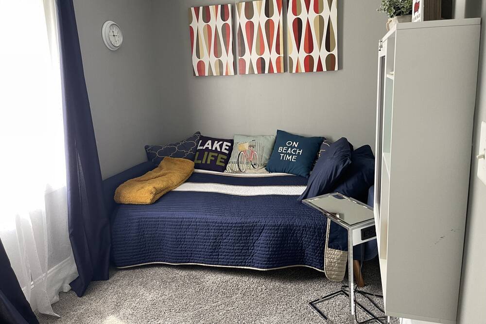Photo of Bedroom in Clear Lake