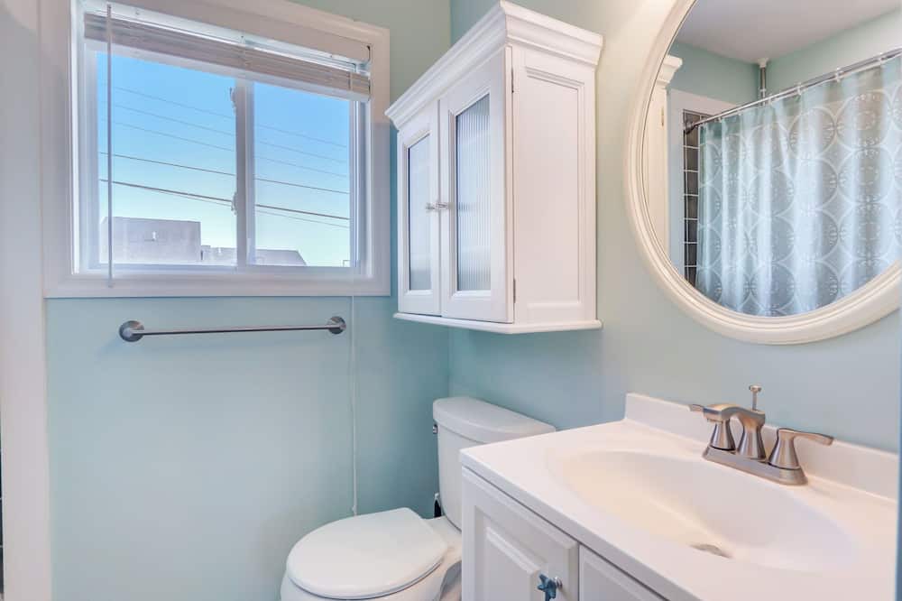 Photo of Bathroom in Mystic Island