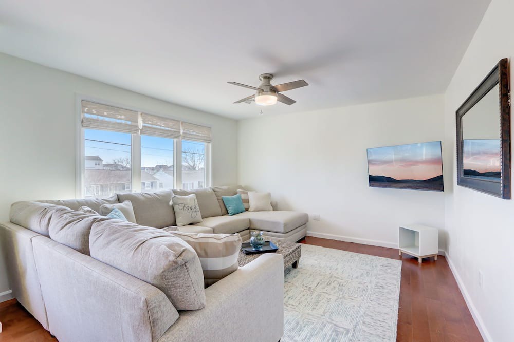 Photo of Livingroom in Mystic Island