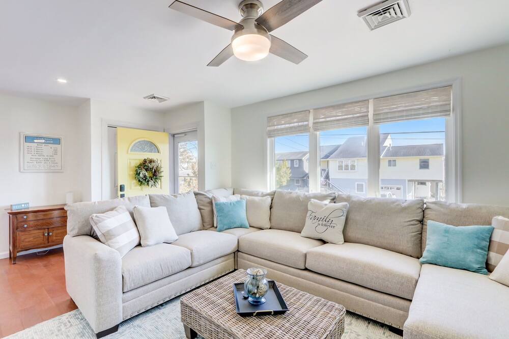Photo of Livingroom in Mystic Island