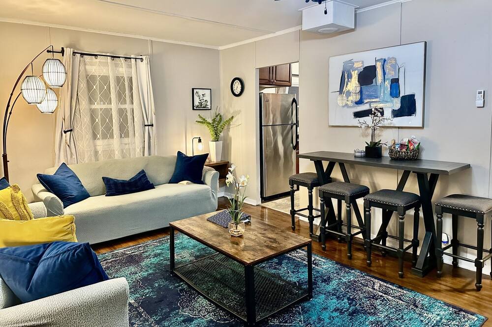 Photo of Bedroom in Oak Ridge