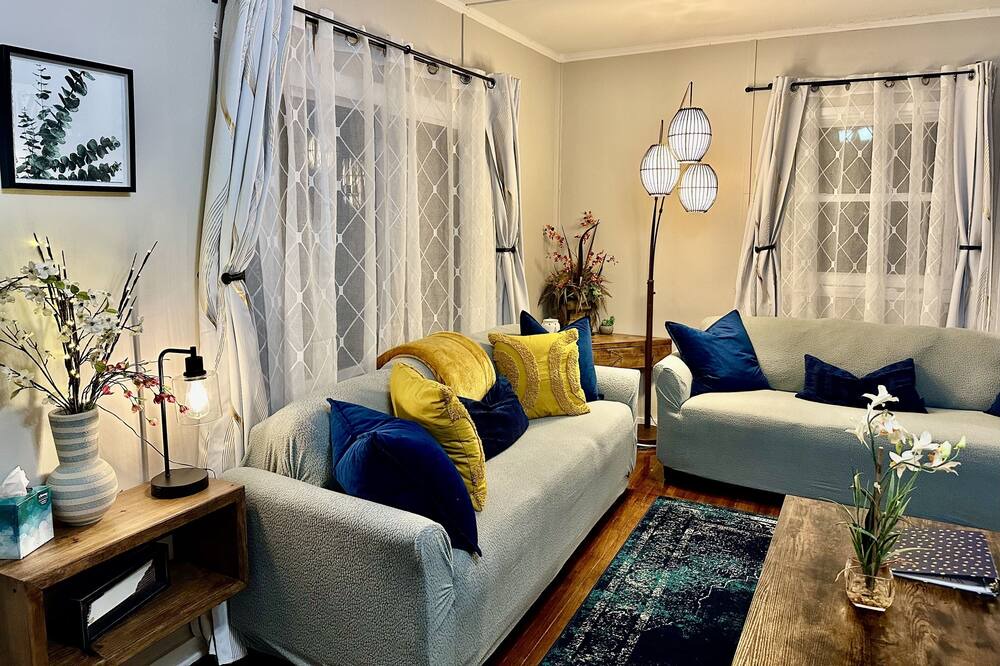 Photo of Livingroom in Oak Ridge