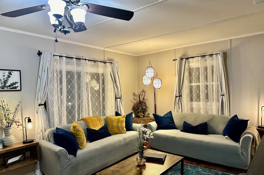 Photo of Bedroom in Oak Ridge
