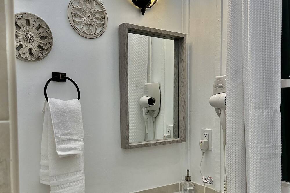 Photo of Bathroom in Oak Ridge
