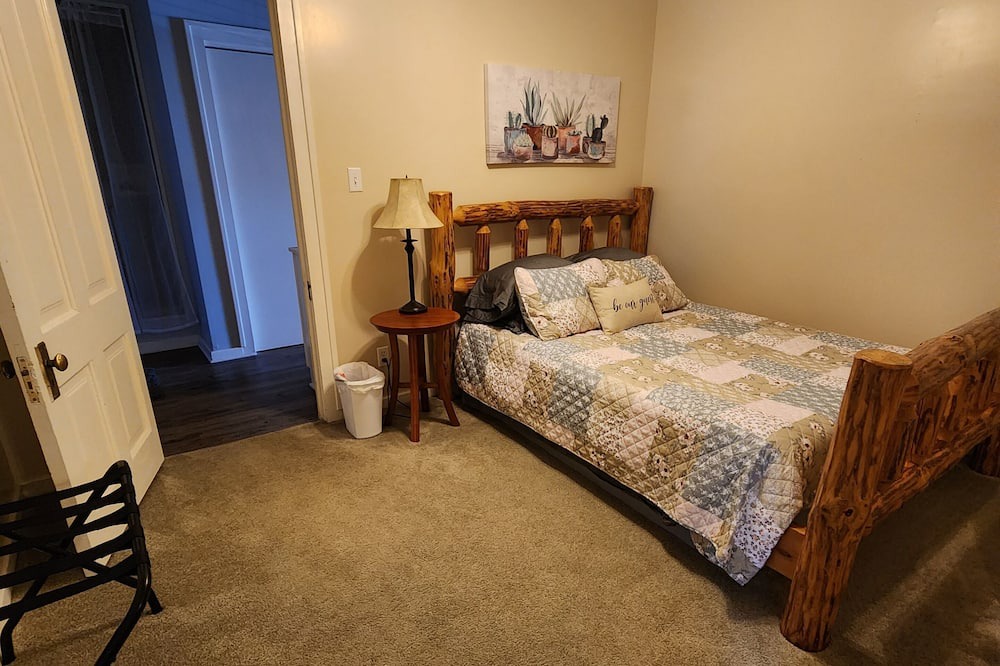 Photo of Bedroom in Winterset