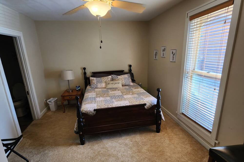 Photo of Bedroom in Winterset