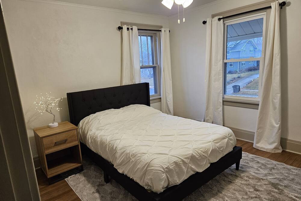 Photo of Bedroom in Des Moines