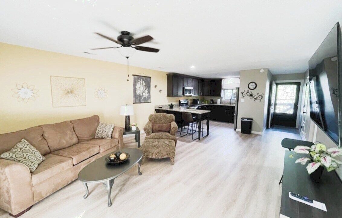 Photo of Livingroom in Monroe City