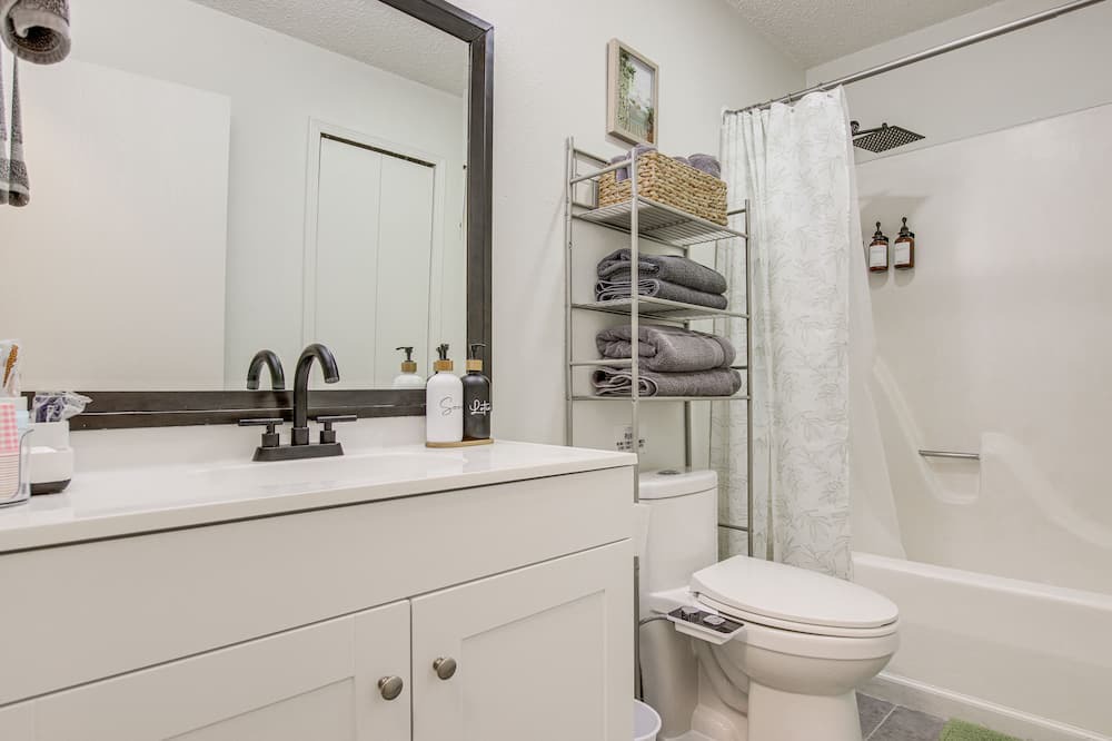 Photo of Bathroom in Twain