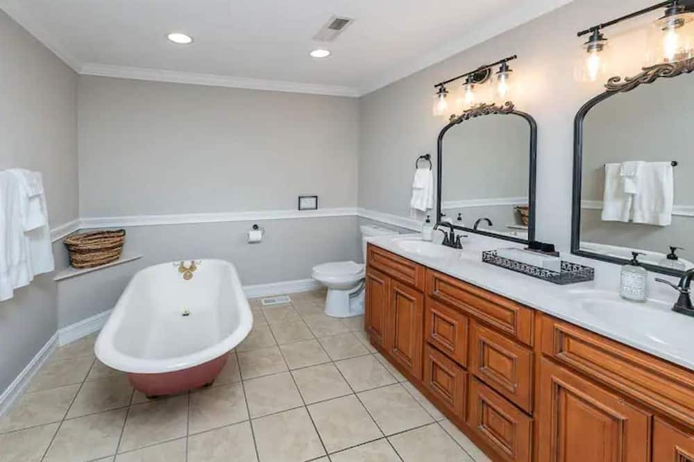 Photo of Bathroom in Coalfield