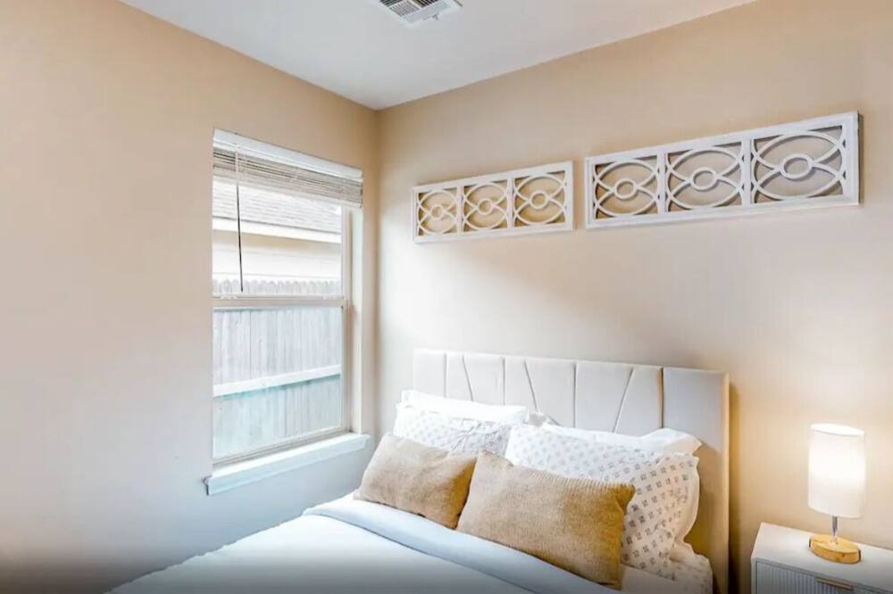 Photo of Bedroom in Broken Arrow
