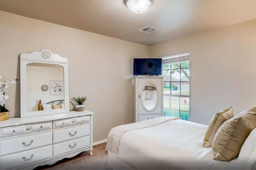 Photo of Bedroom in Broken Arrow