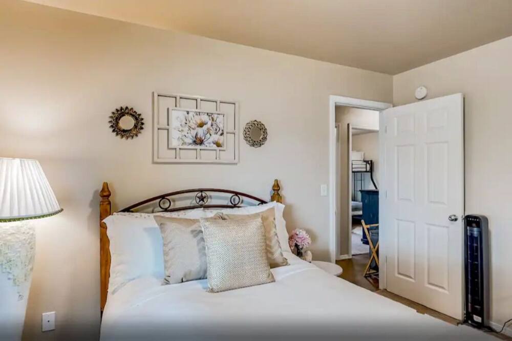 Photo of Bedroom in Broken Arrow