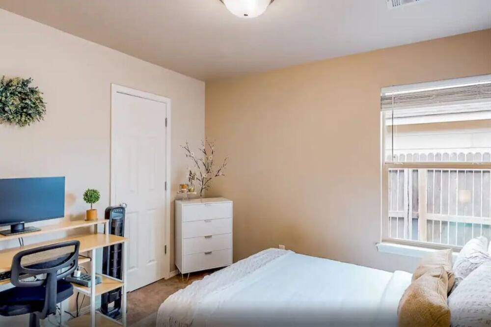 Photo of Bedroom in Broken Arrow