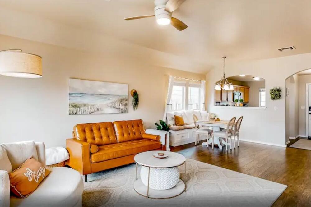 Photo of Livingroom in Broken Arrow