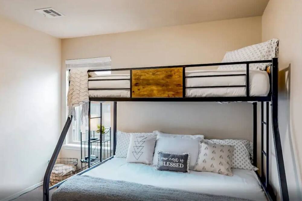Photo of Bedroom in Broken Arrow