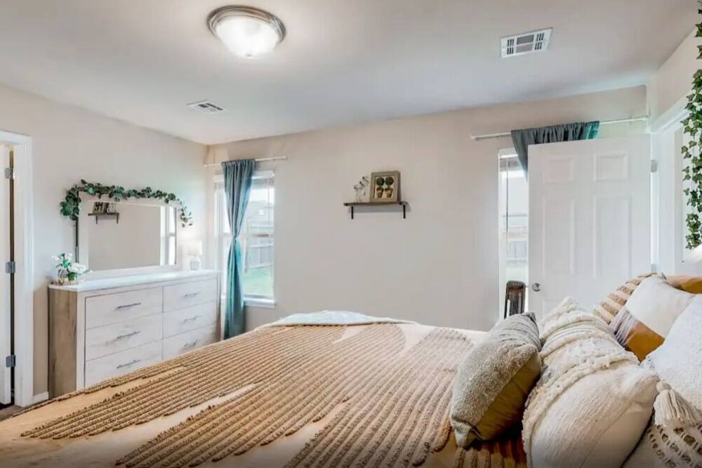 Photo of Bedroom in Broken Arrow