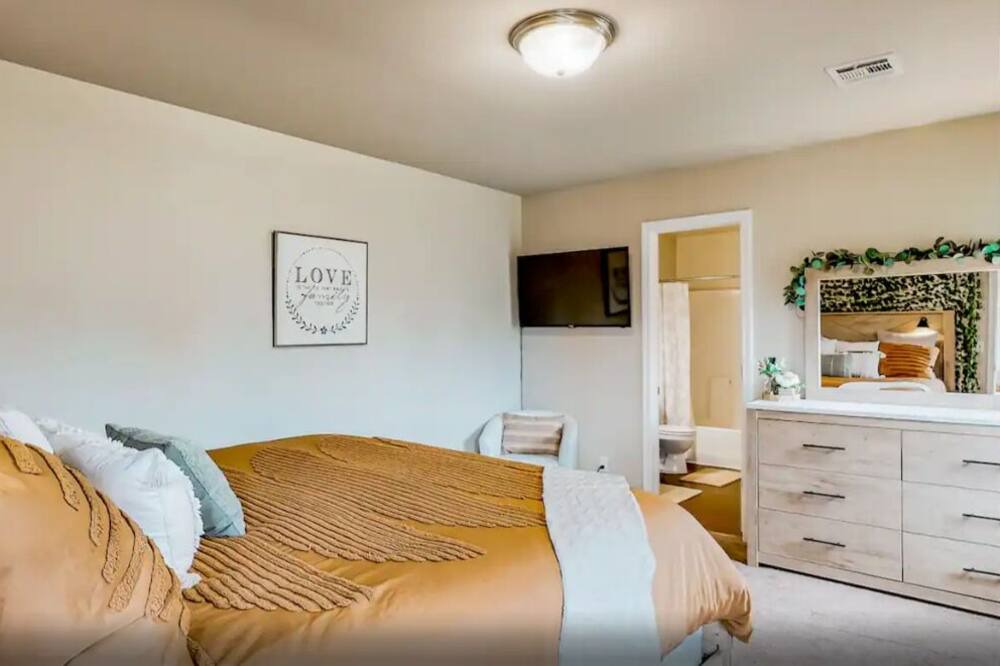 Photo of Bedroom in Broken Arrow