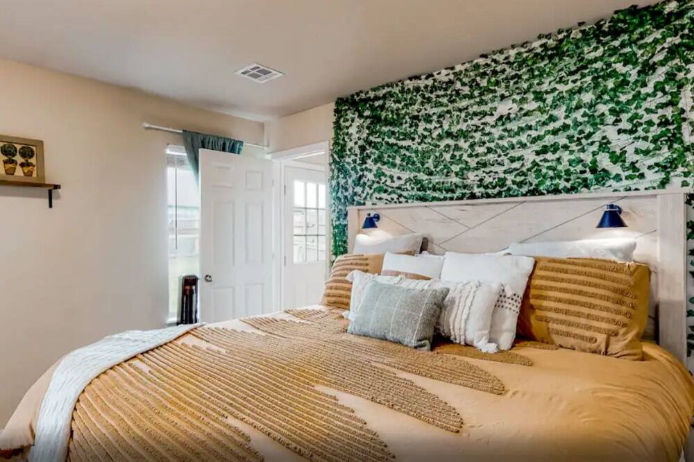 Photo of Bedroom in Broken Arrow
