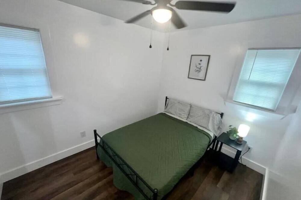 Photo of Bedroom in Groveoak