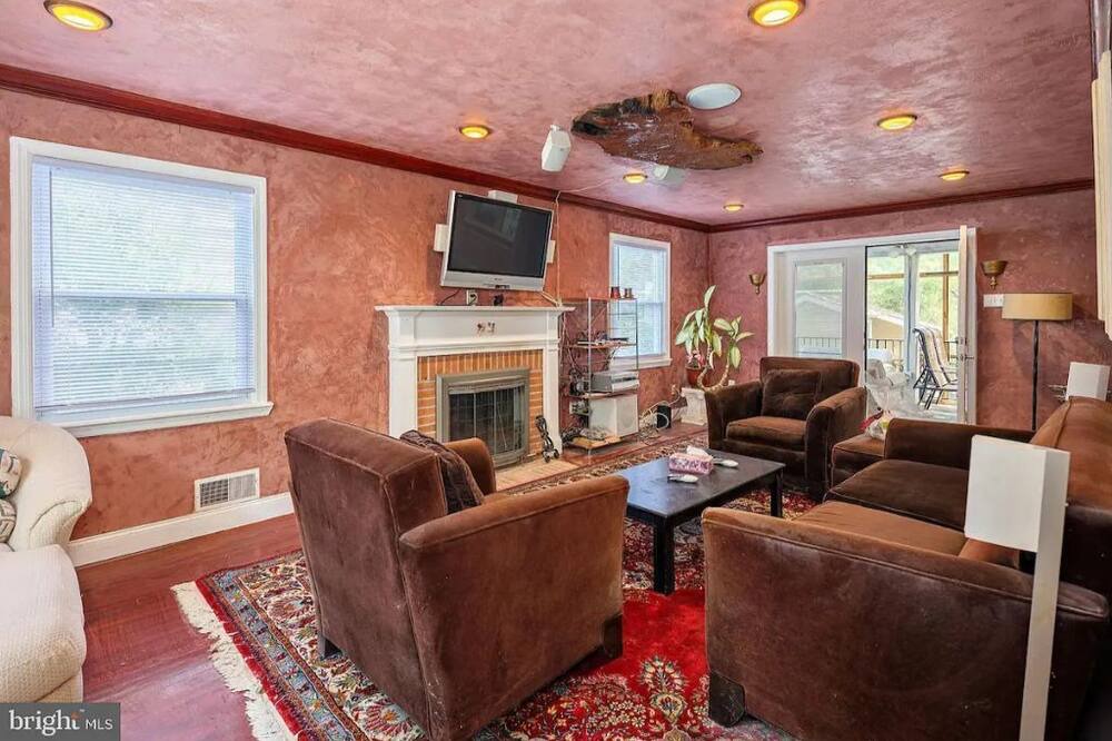 Photo of Livingroom in Wheaton-Glenmont