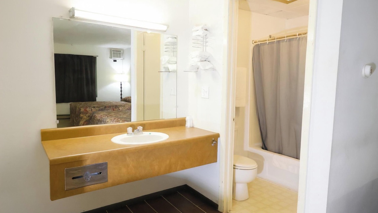 Photo of Bathroom in Oskaloosa