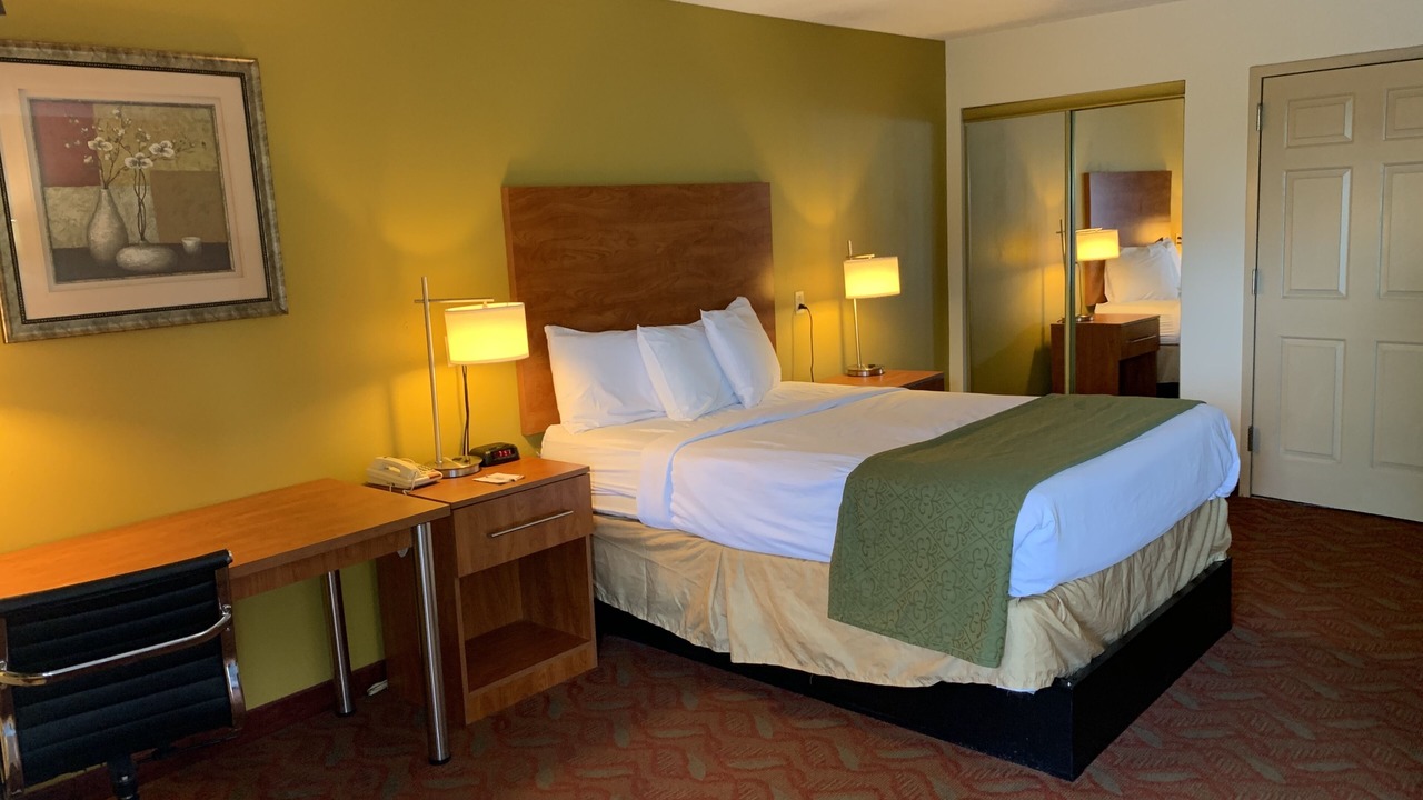 Photo of Bedroom in Cave City