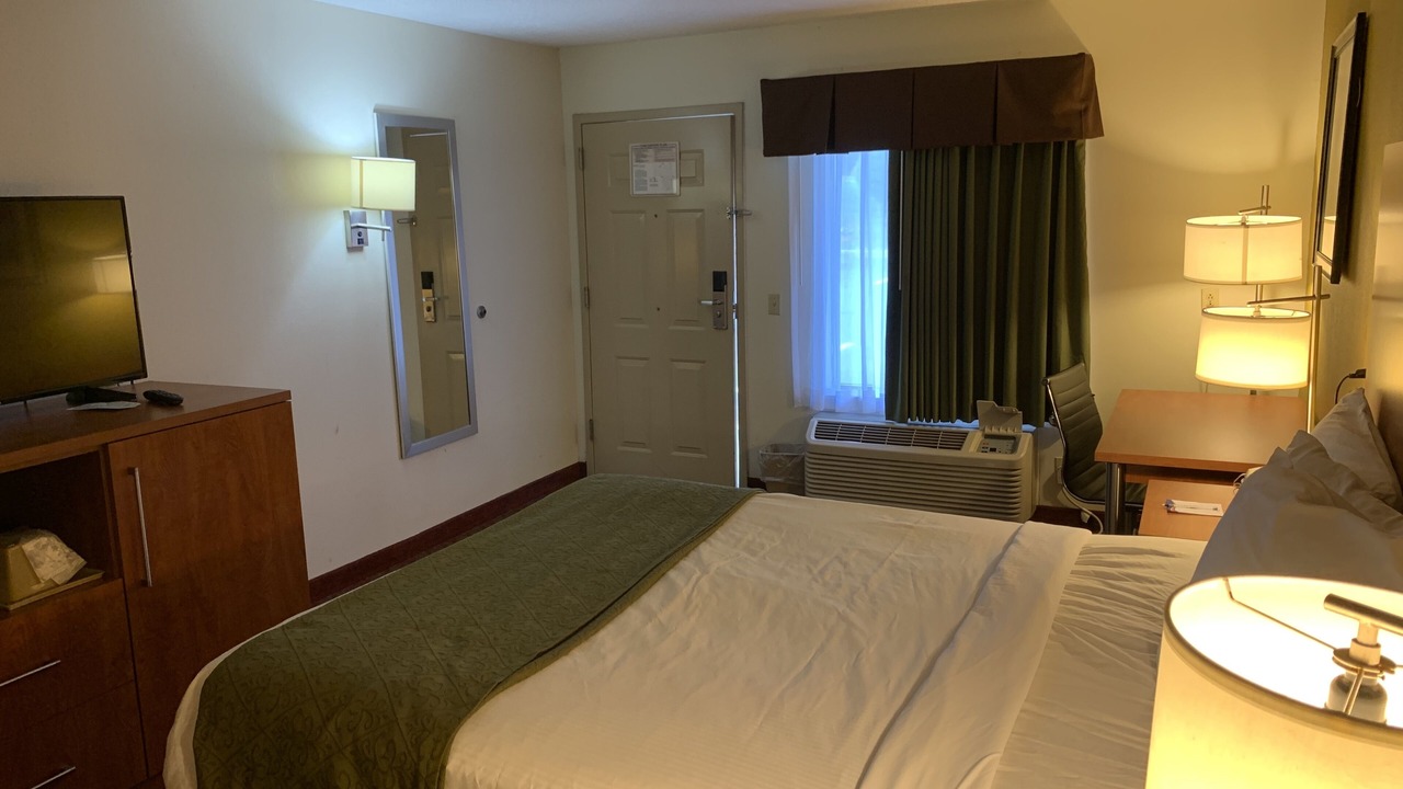 Photo of Bedroom in Cave City
