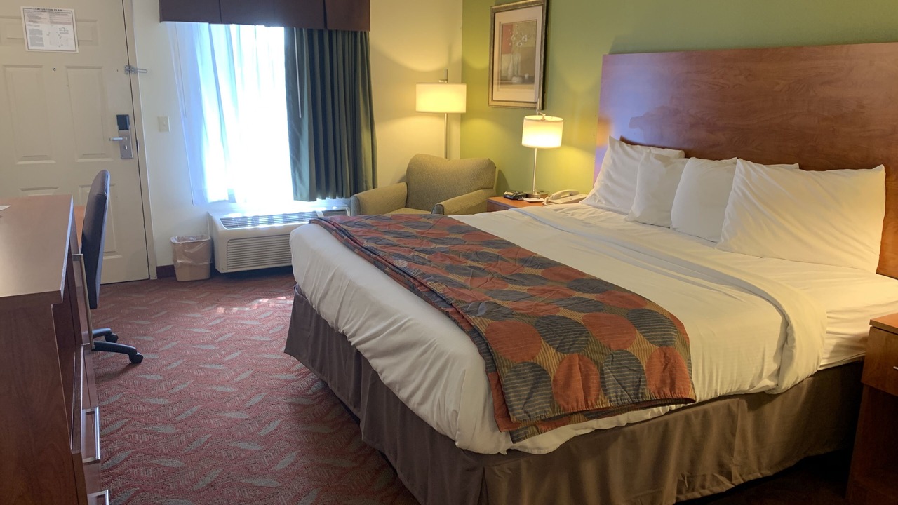 Photo of Bedroom in Cave City