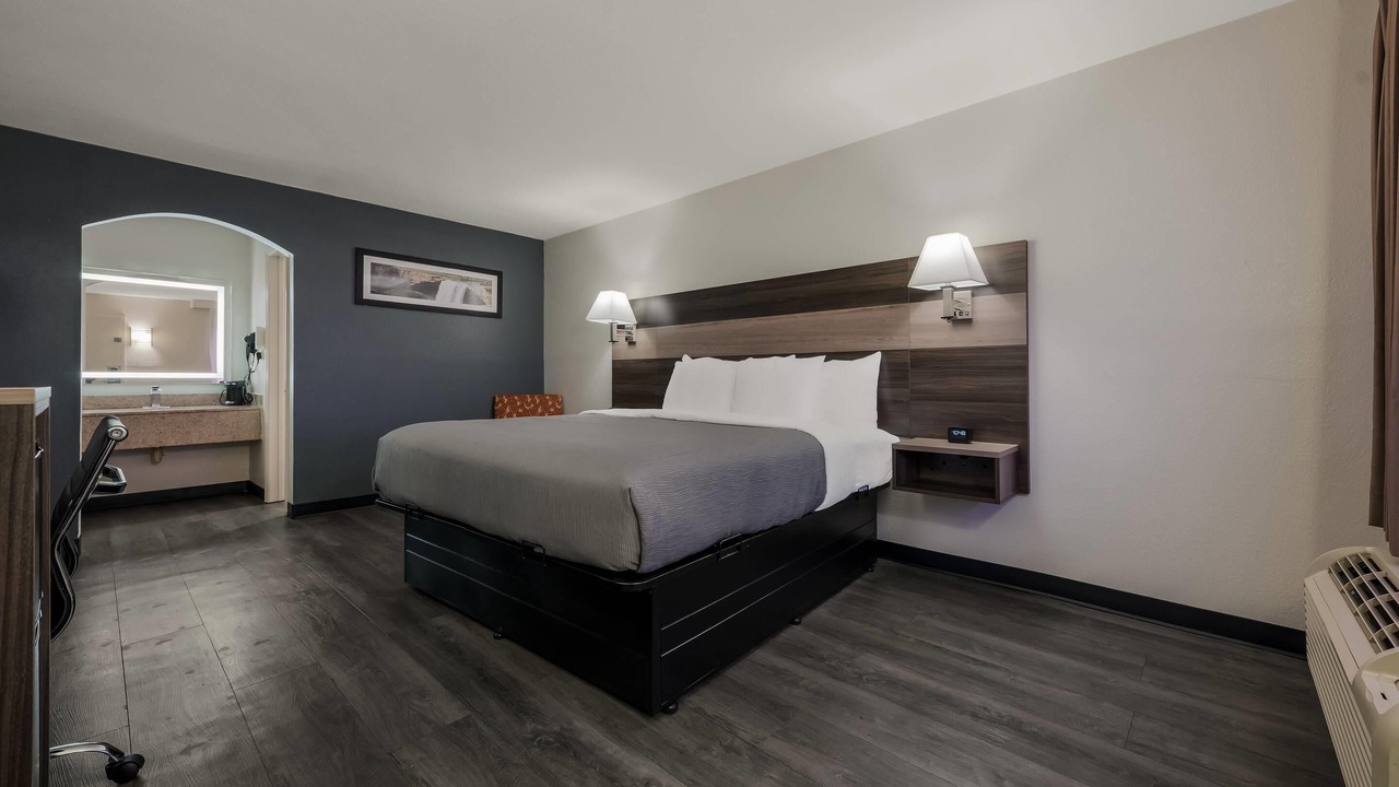 Photo of Bedroom in Gadsden