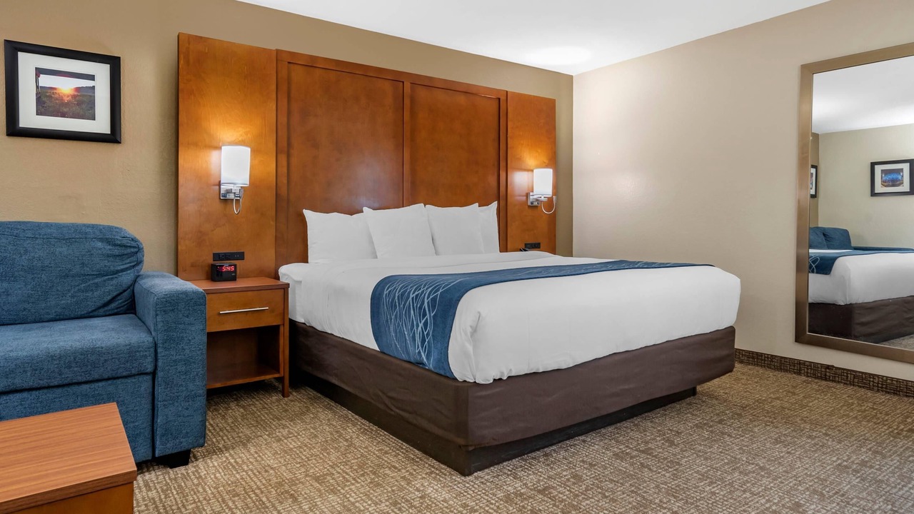 Photo of Bedroom in Crestline Heights
