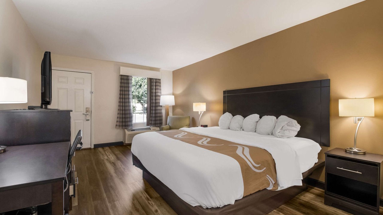 Photo of Bedroom in Decherd