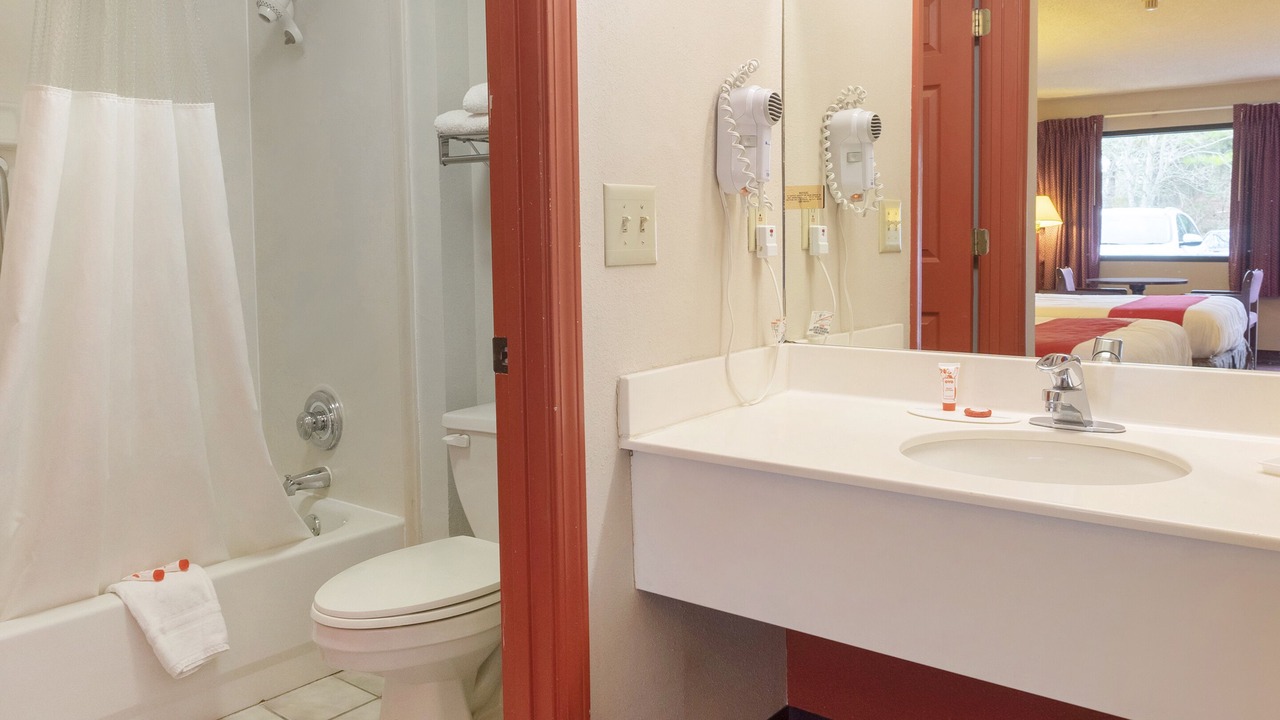 Photo of Bathroom in Adairsville